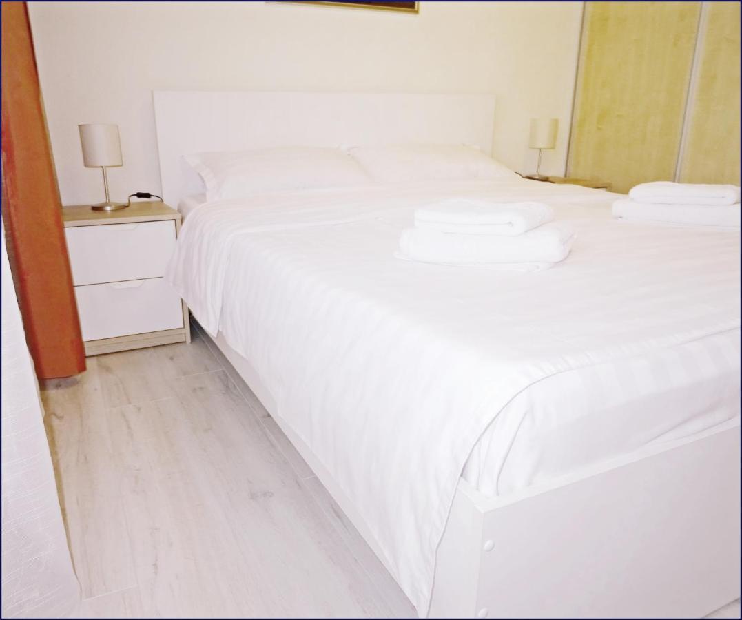 Smart Apartament Piatra Neamt Ngoại thất bức ảnh